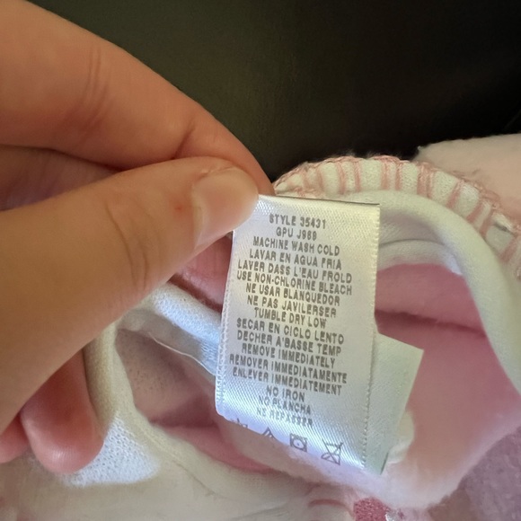 ◻️LITTLE ME: Girl size 24 months, fuzzy pink w/hearts footsie pajamas preowned◻️ - Picture 4 of 9